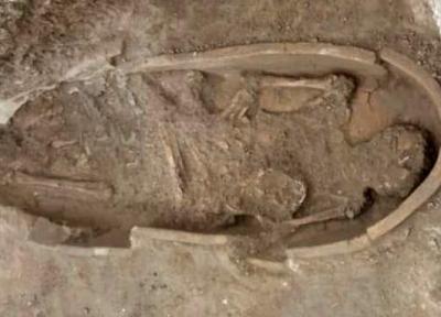تصاویر تابوت های باستانی رها شده در محوطه ایلامی جوبجی ؛ اجساد نابود شدند؟ ، میراث خوزستان: سیل آمد، پول نداشتیم ؛ باستان شناسان هم تعلل کردند