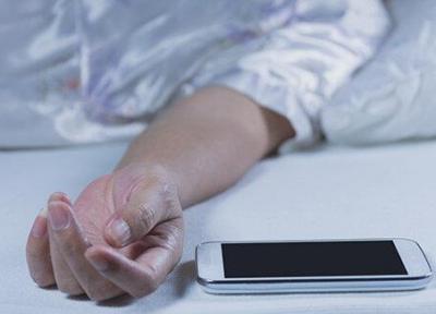خوابیدن در نزدیکی تلفن همراه چه خطراتی را به همراه دارد؟