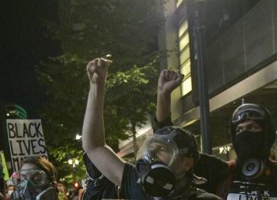 تظاهرات آمریکایی ها در شهر پورتلند، معترضان به مرکز پلیس حمله کردند