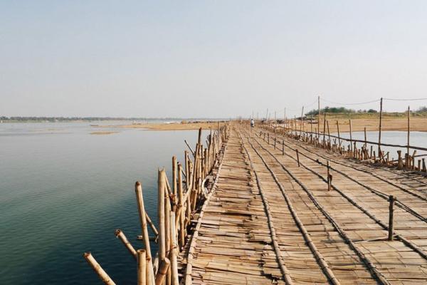 پلی از چوب بامبو که هر سال ساخته و خراب می شود