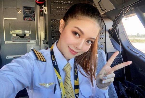 زیباترین خلبان زن دنیا کیست؟